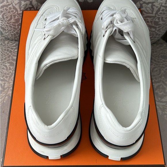 Authentic Hermes woman’s sneaker like New!!! Wht with blk soles. Size 39.5 - Picture 7 of 8